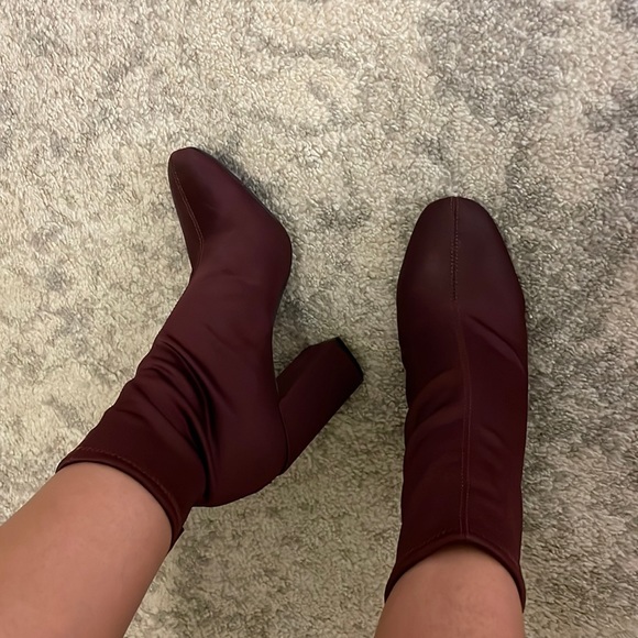 Maroon ankle sock booties - Picture 2 of 2